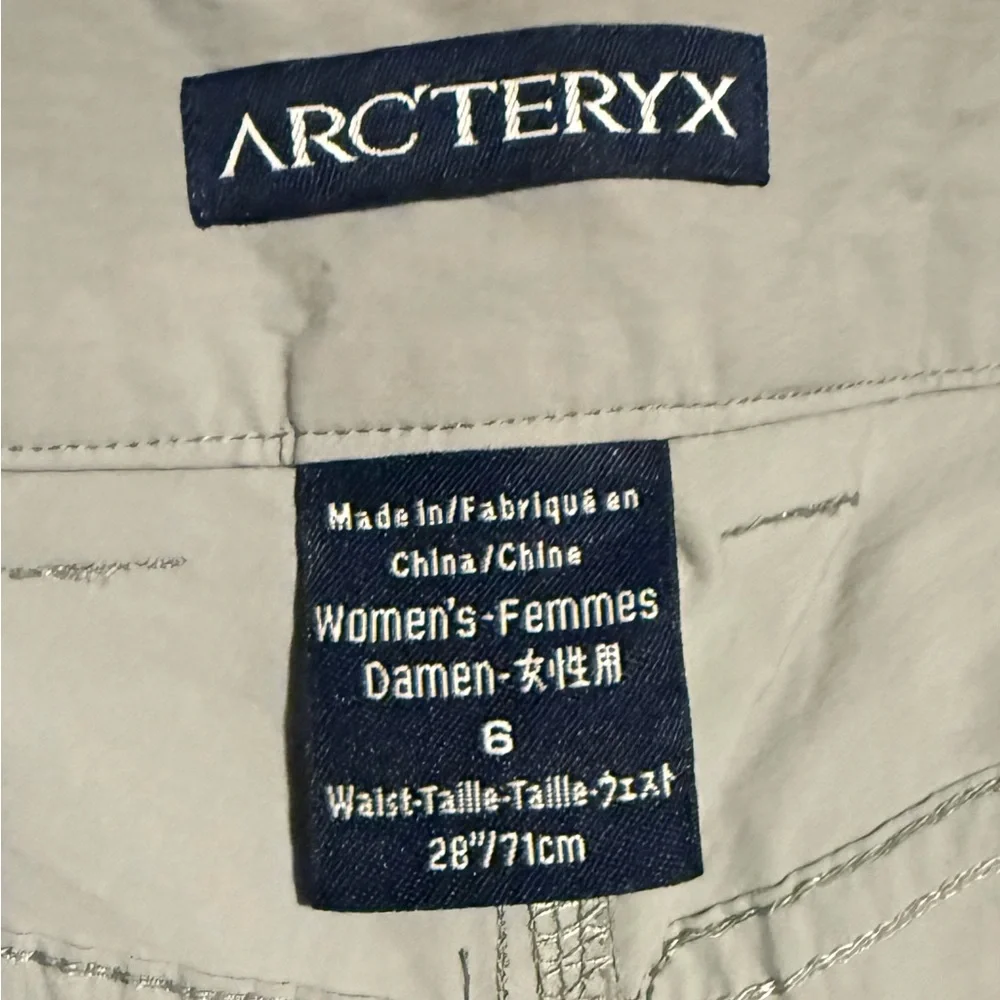 EUC Arc’teryx Light Women's Cargo Shorts - size 6 - Picture 6 of 10